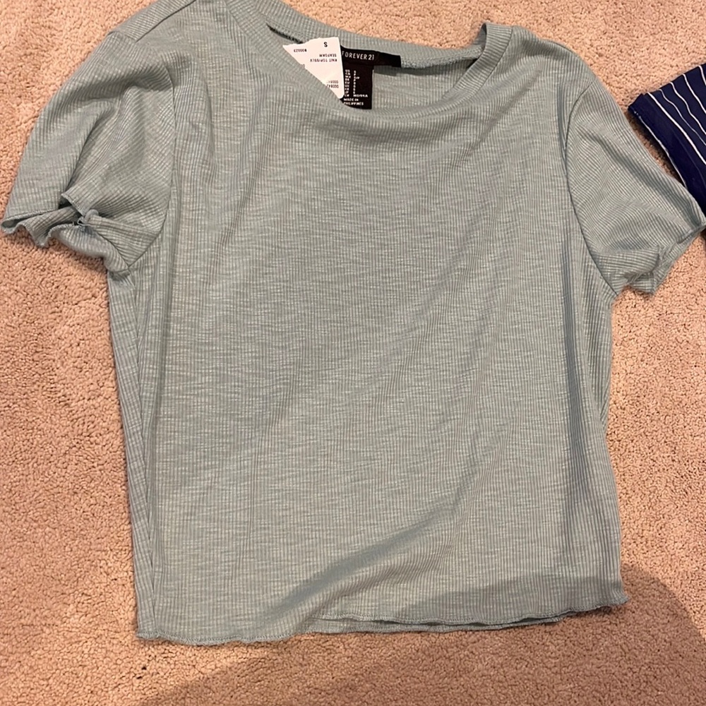 2 women’s tops